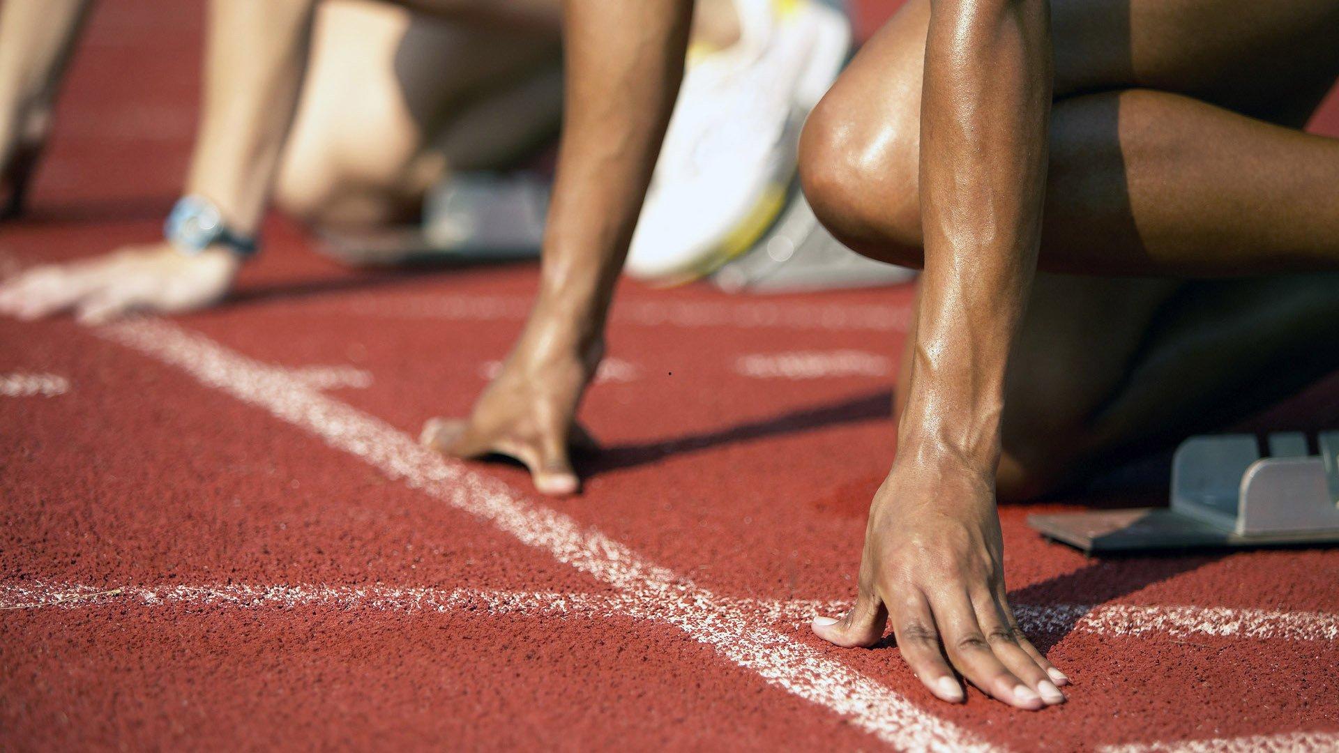 短跑新星闪耀全国田径锦标赛,破纪录夺冠引热议